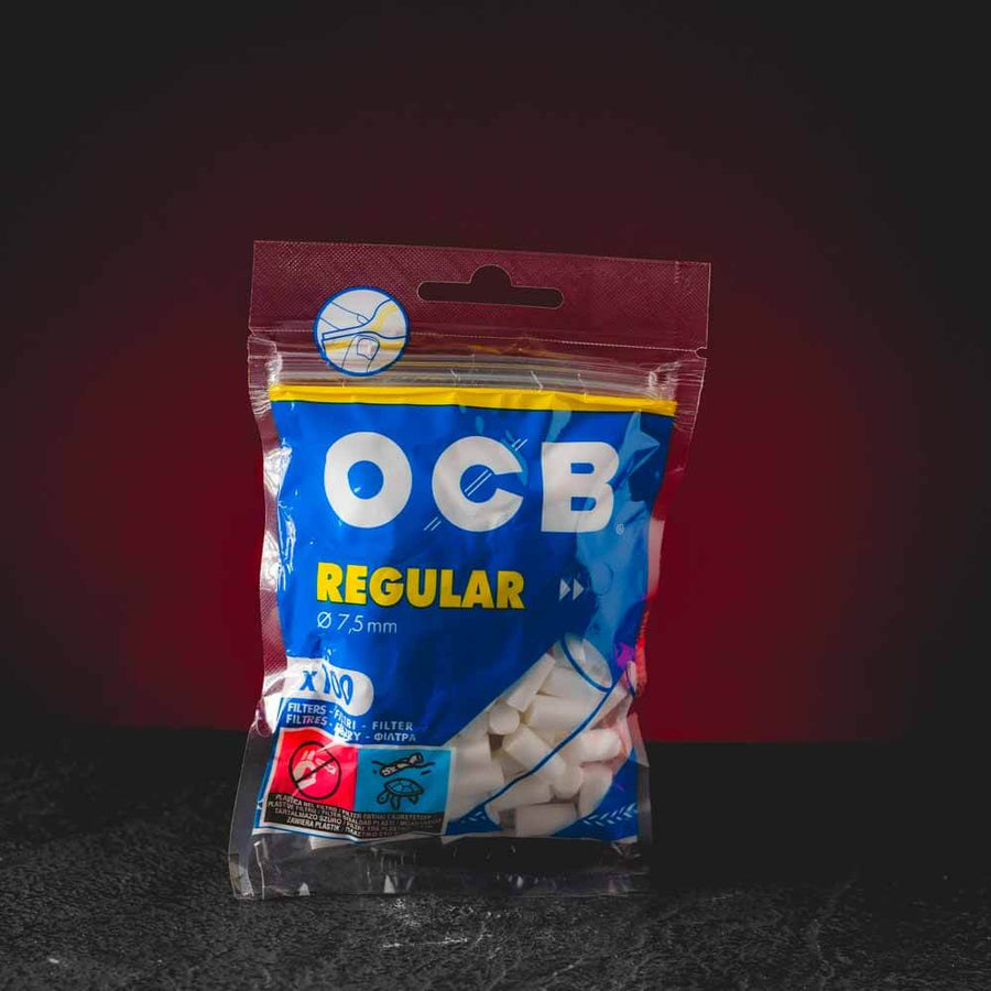 OCB филтри Kratom World, представени в продуктов кадър като филтри за цигари и билкови продукти.