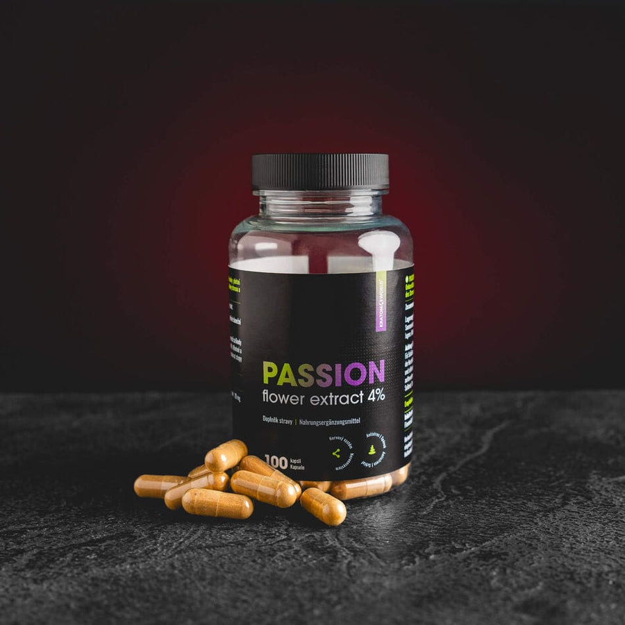 Passion Flower екстракт Kratom World, представен в продуктов кадър като растителен продукт за подкрепа при сън и стрес.