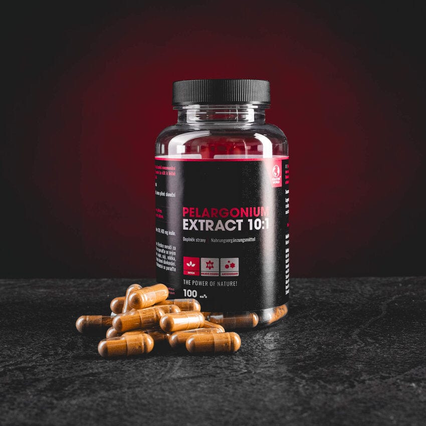 Pelargonium екстракт капсули Kratom World, представен в продуктов кадър като растителен продукт за подкрепа на имунитета при настинка и кашлица.