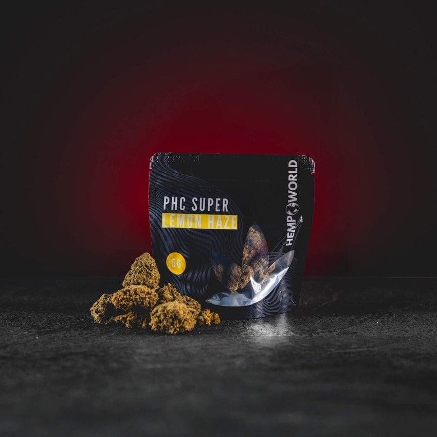 PHC Super Lemon Haze конопени цветове Kratom World, представени в продуктов кадър като канабиноиден продукт с цитрусов haze профил.