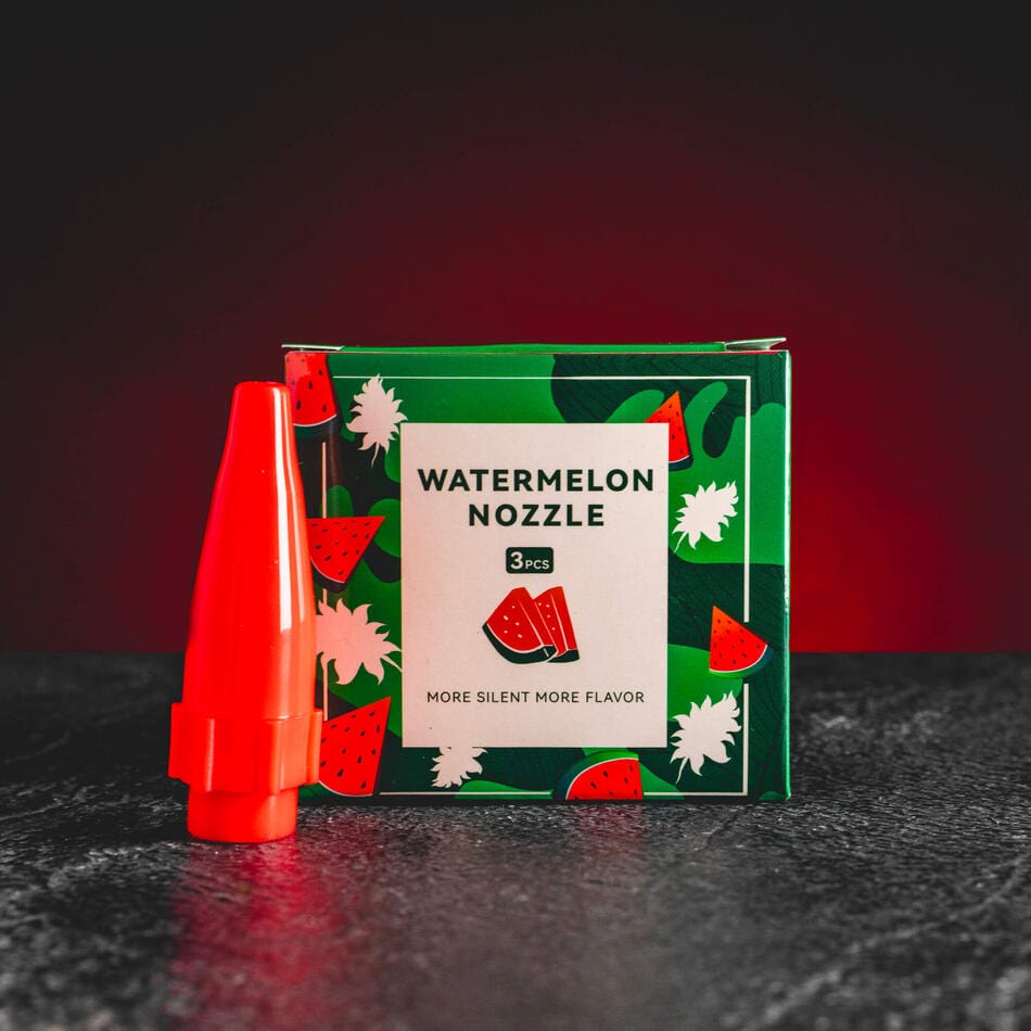 Platinum Great Magic Whip Watermelon Kratom World, представен в продуктов кадър като газ за бита сметана с динен профил.