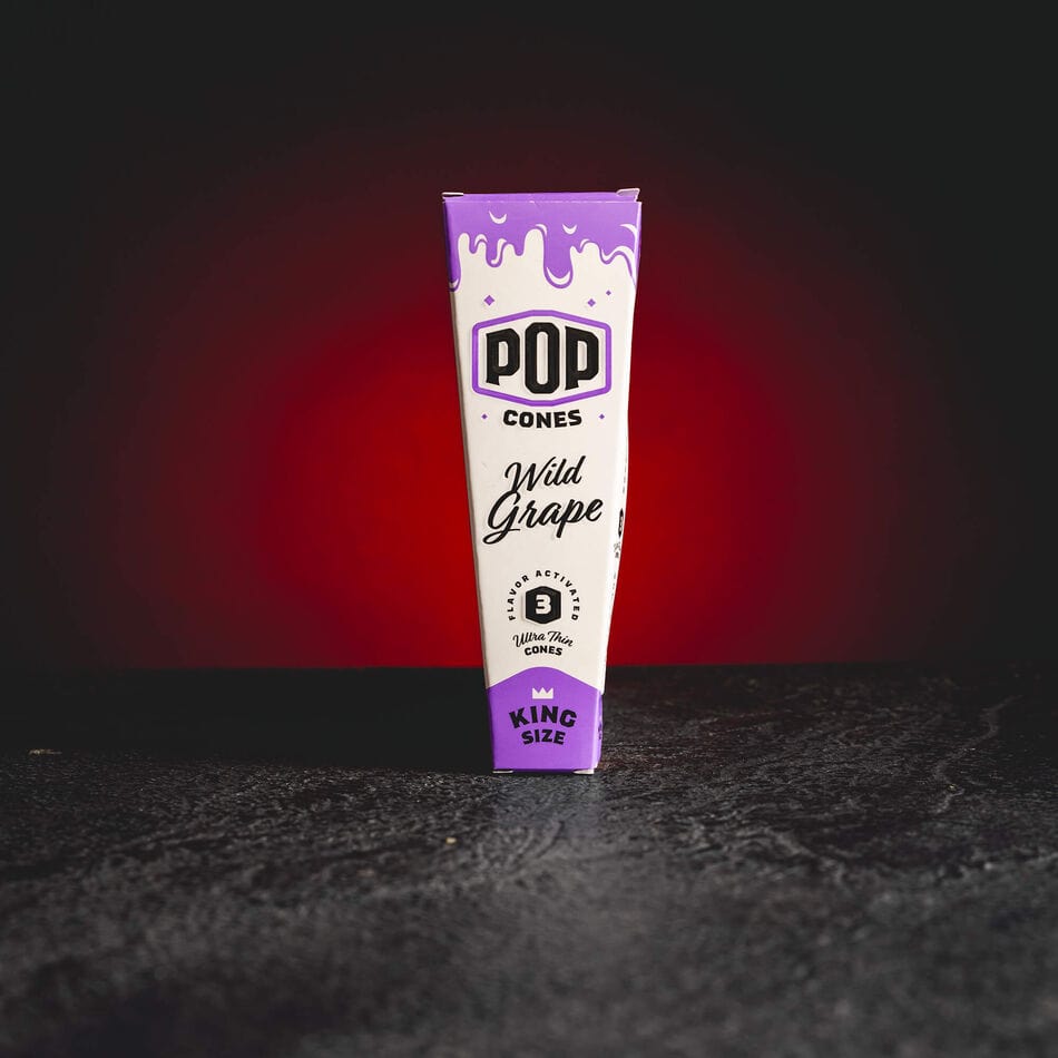 Pop Cones Grape Kratom World, представени в продуктов кадър като preroll dutinky s гроздов профил за CBD и билкови продукти.