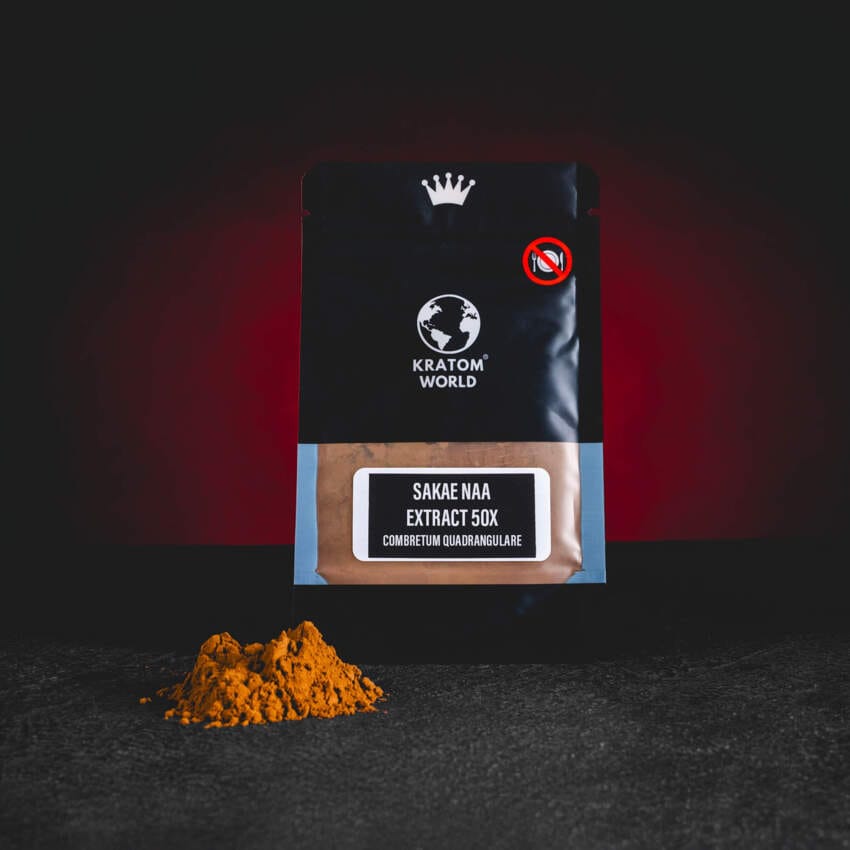 Sakae Naa екстракт 50x Kratom World, представен в продуктов кадър като етноботанически растителен екстракт от Combretum quadrangulare.