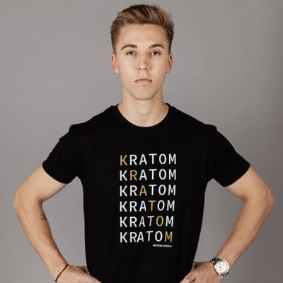 Тениска Kratom World, представена в продуктов кадър като фирмена тениска.