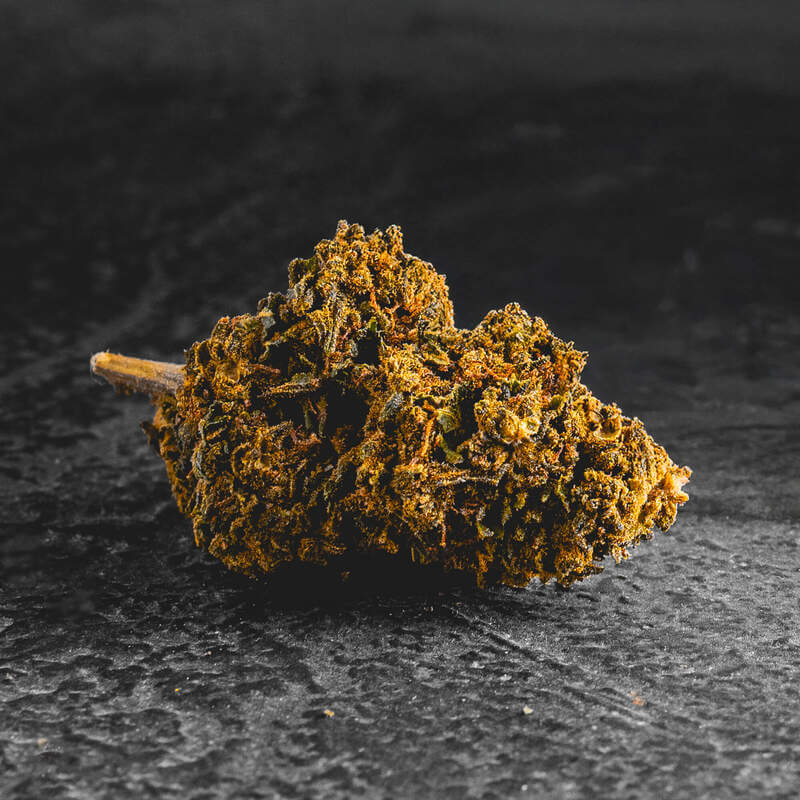 THD Buds Lemon Cherry Gelato Kratom World, представени в продуктов кадър като CBD канабиноидни конопени цветове.