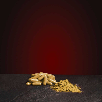 Tongkat Ali капсули Kratom World, представени в продуктов кадър като растителен продукт с малайзийски женшен профил.