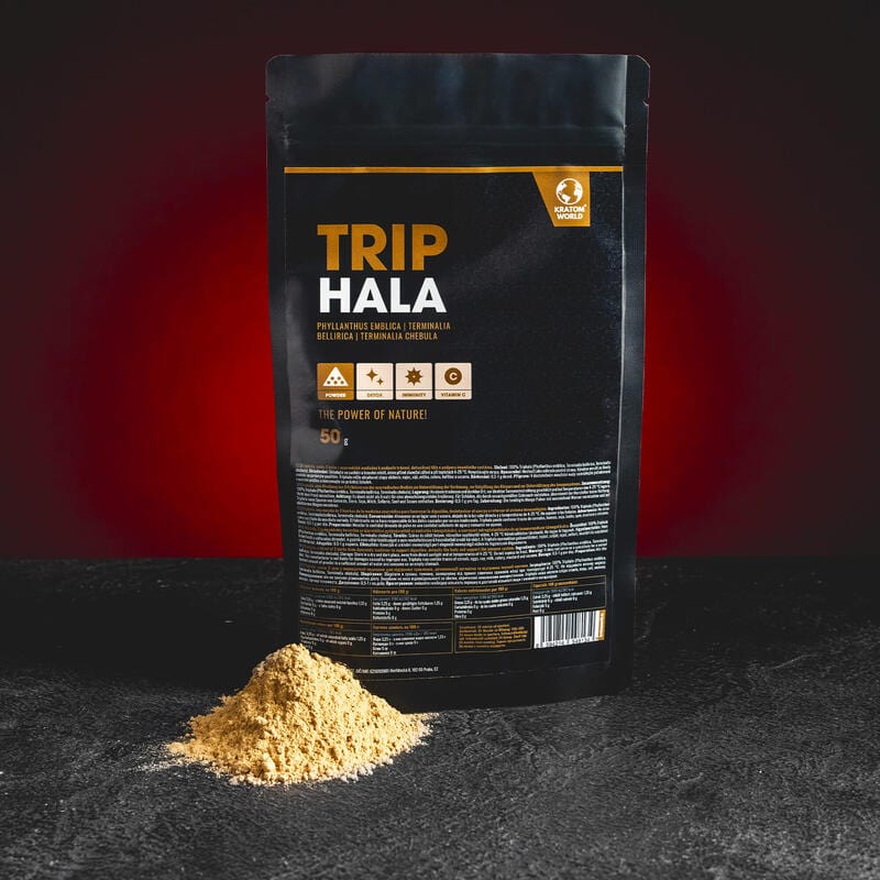 Triphala прах Kratom World, представен в продуктов кадър като растителна смес с detox профил.
