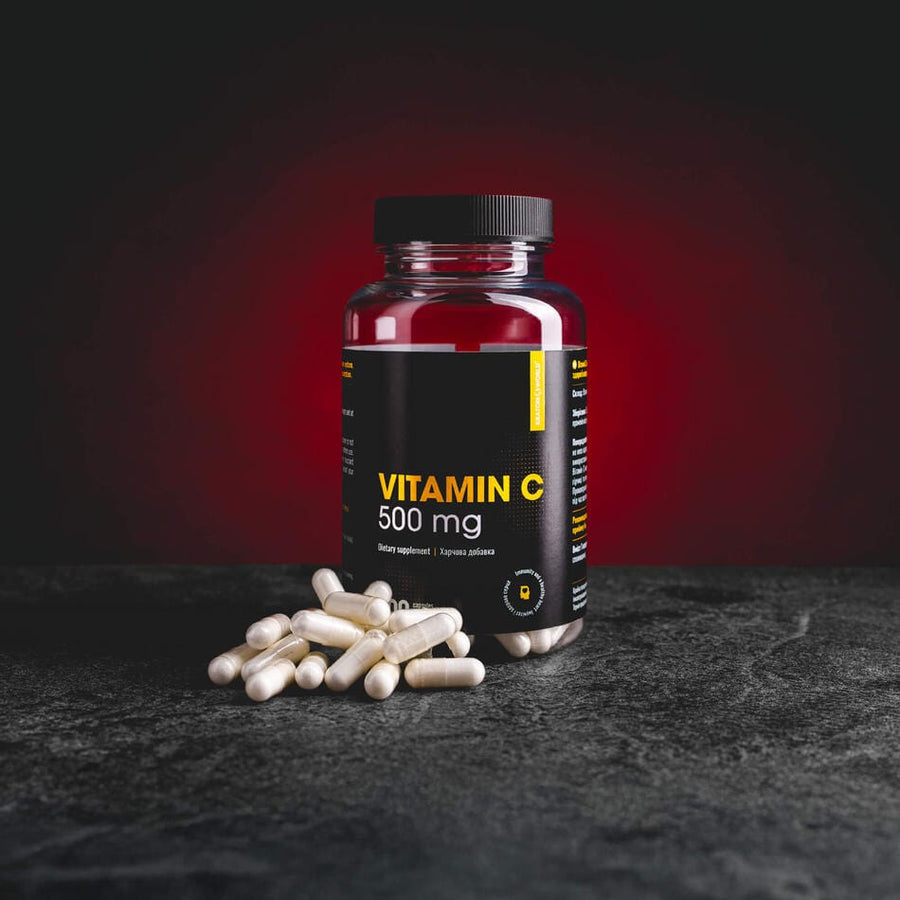 Vitamin C Kratom World 500 mg 100 капсули, представен в продуктов кадър като витаминен продукт за подкрепа на имунитета, антиоксидантна защита, колаген и здрава кожа.