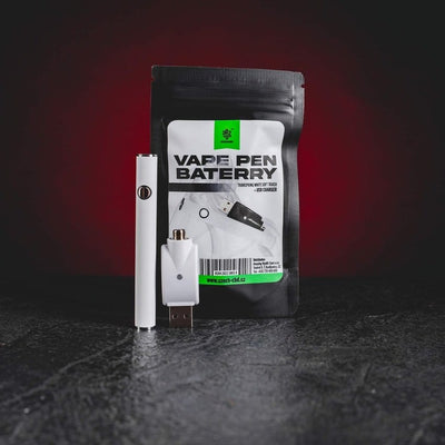 Бяла 510 vape pen батерия Kratom World за cartridge, представена в продуктов кадър като аксесоар за CBD и канабиноидни продукти.