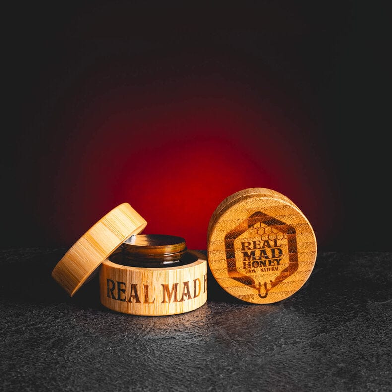 Real Mad Honey Nepal, представен в продуктов кадър като див непалски мед от рододендронов нектар.