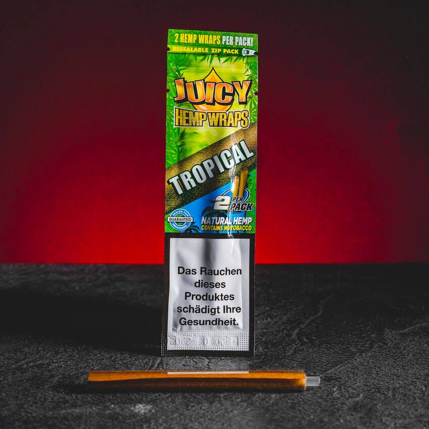 Tropical hemp wrap с аромат на тропическо плодове, представен в продуктов кадър като конопен аксесоар за CBD, HHC и билкови продукти.